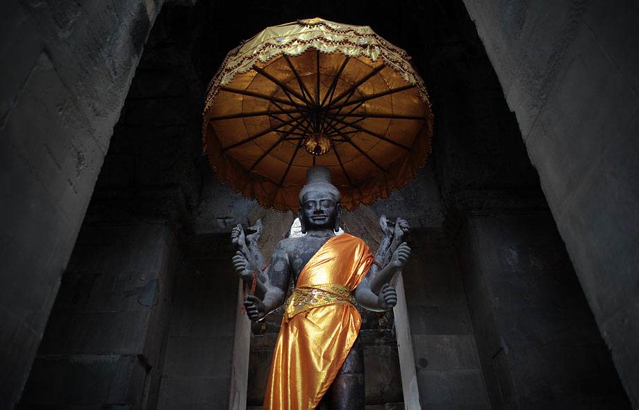 a Buddha in Angkor Wat © Fredrik von Erichsen